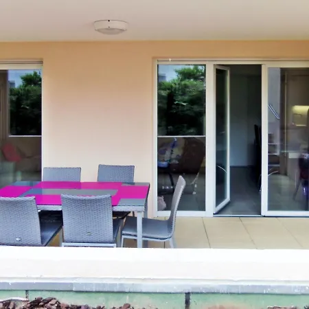 A Raphael 55 M² Avec Piscine Partagee *