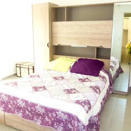 A Raphael 55 M² Avec Piscine Partagee