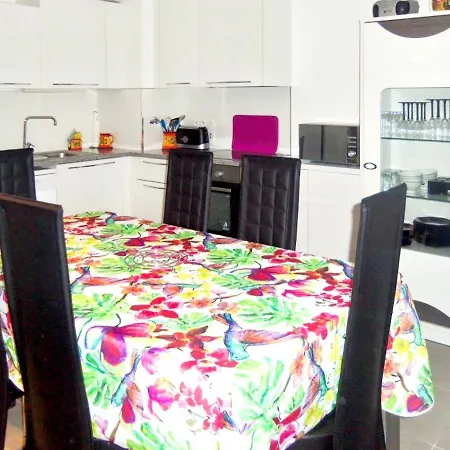 A Raphael 55 M² Avec Piscine Partagee *